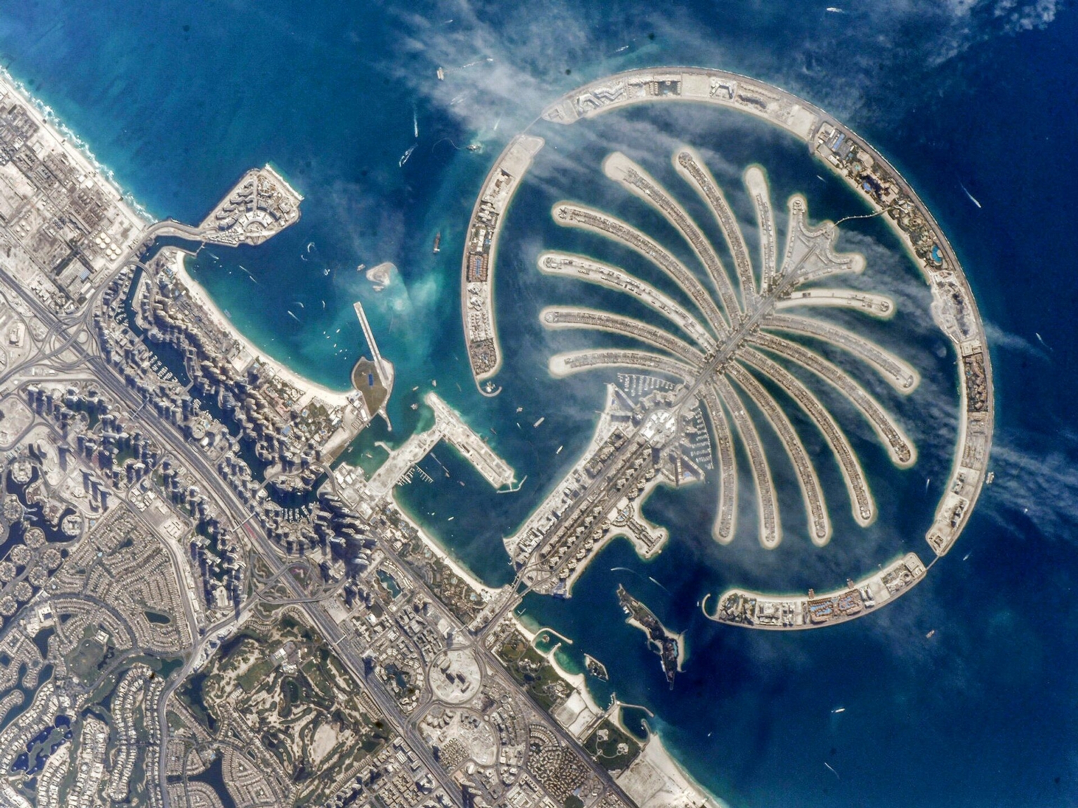 Dubai's Twin Palm Islands: Top in Villa Sales
